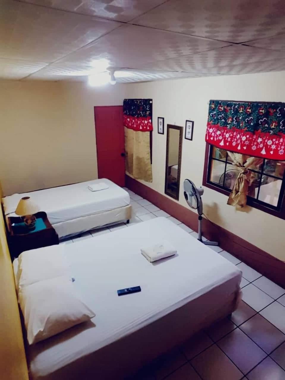 Hostal Leyendas León Buitenkant foto
