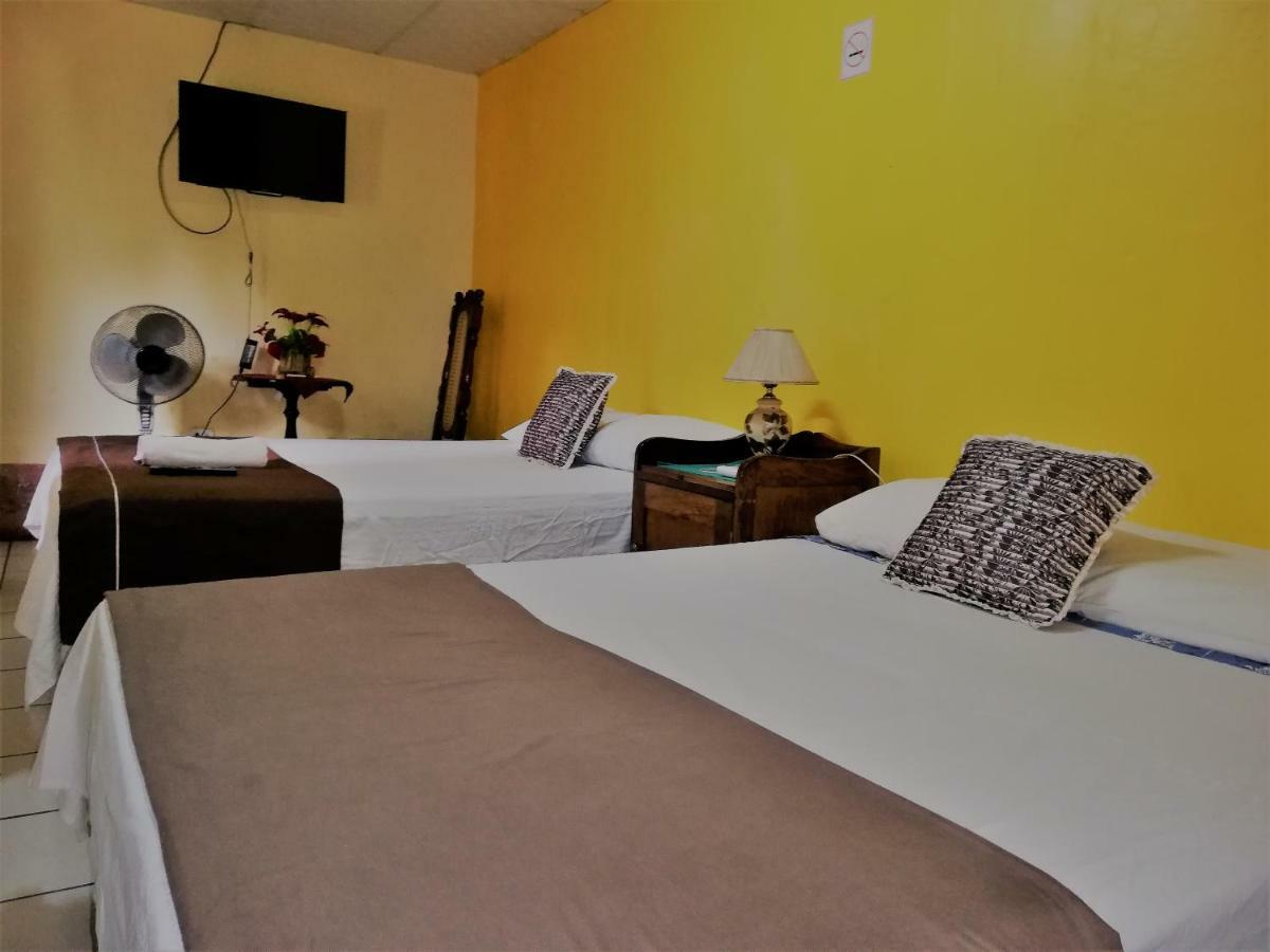 Hostal Leyendas León Buitenkant foto